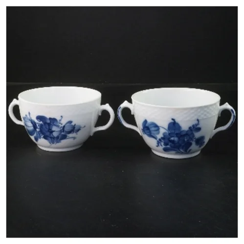 Kopper med hank med blå blomst motiv fra Royal Copenhagen (str. 2 stk Ø 11,5 cm)