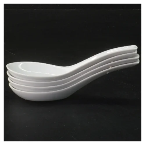 Hvide serveringsskeer med mønster (str. 4 stk 14,5 cm)