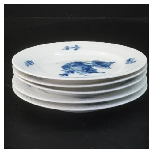 Porcelænstallerkener med blå blomst motiv Royal Copenhagen (str. 5 stk Ø 16 cm) fra Royal Copenhagen