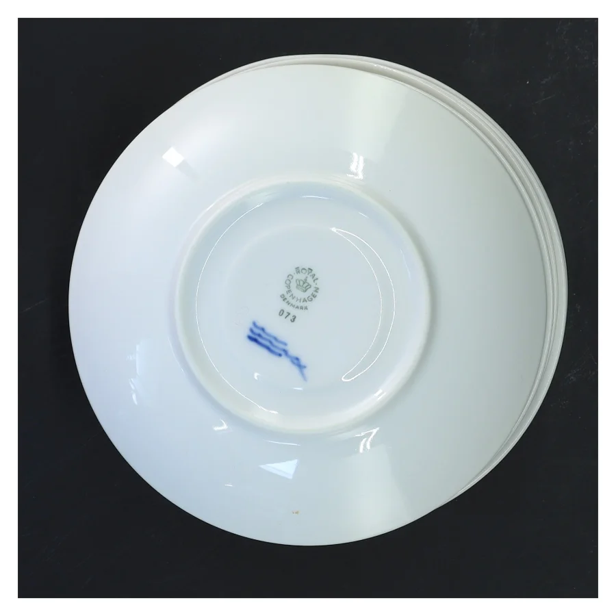 Sæt med 5 porcelænstallerkener fra Royal Copenhagen, med blå blomst motiv (str. 5 stk Ø 15 cm)