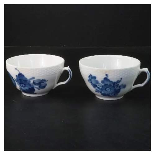 Porcelænskopper med blåt blomstermønster fra Royal Copenhagen (str. 2 stk Ø 10,5 cm)