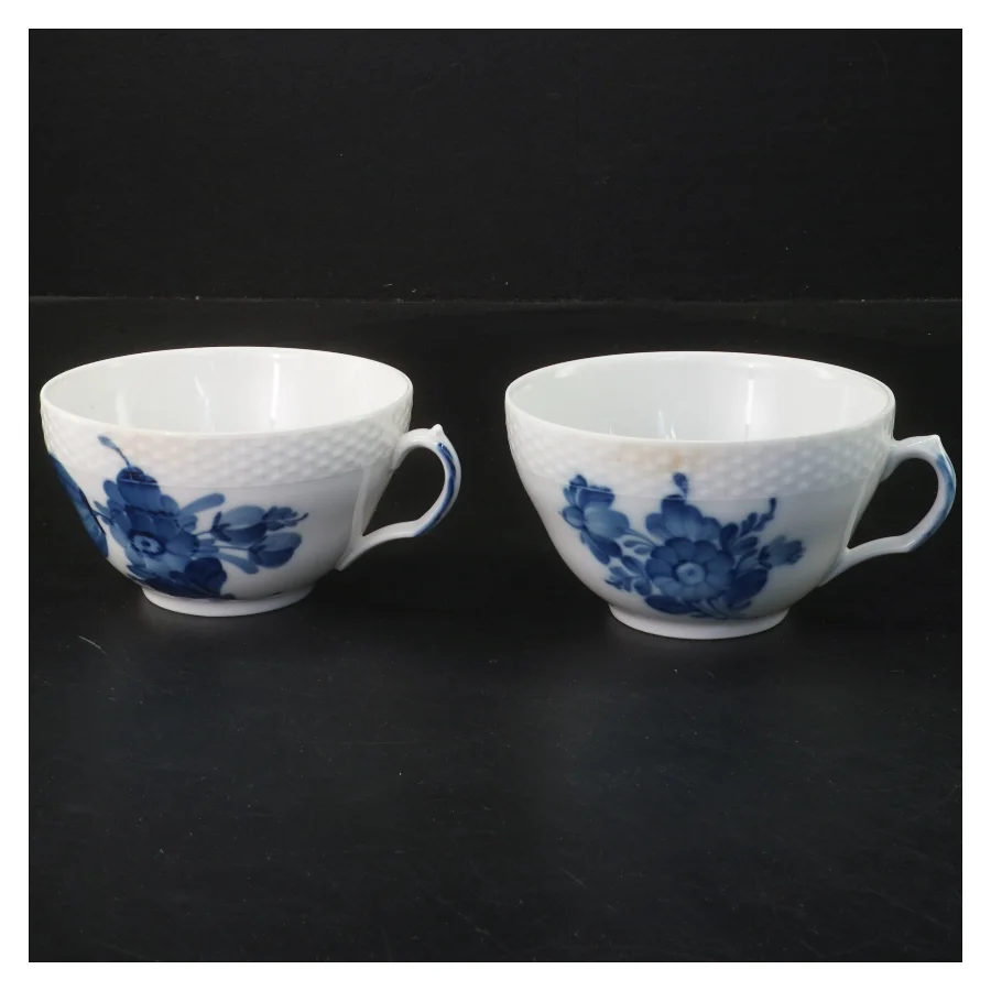 Porcelænskopper med blåt blomstermønster fra Royal Copenhagen (str. 2 stk Ø 10,5 cm)