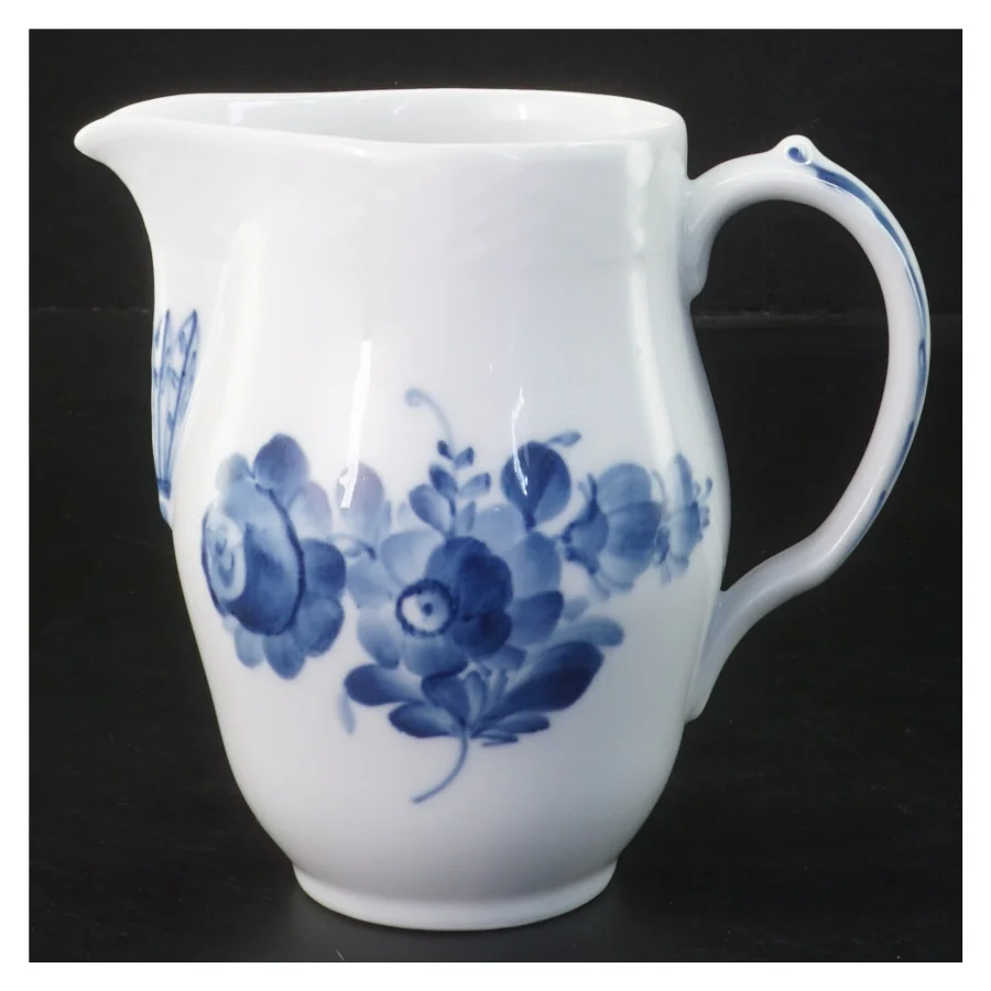 Kande med blomsterprint fra Royal Copenhagen, med blå blomst motiv (str. 13 cm)