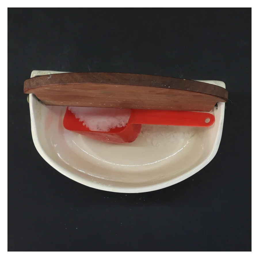 Keramik væghængt krukke med trælåg (str. 14,5x15 cm)