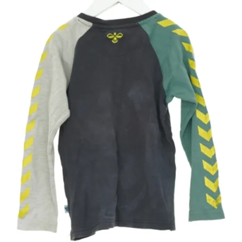 Bluse fra Hummel (str. 110 cm)