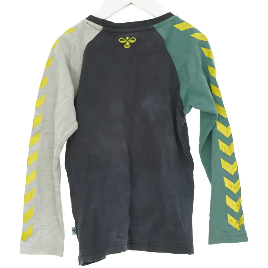 Bluse fra Hummel (str. 110 cm)