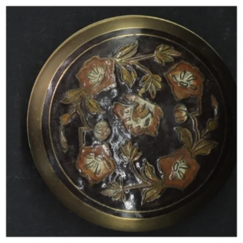 Dekorativ messingæske med låg