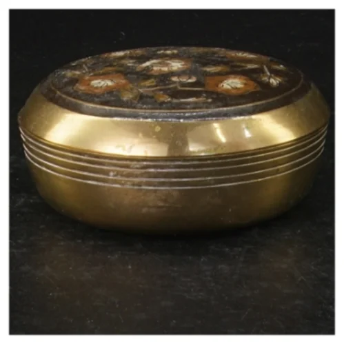 Dekorativ messingæske med låg