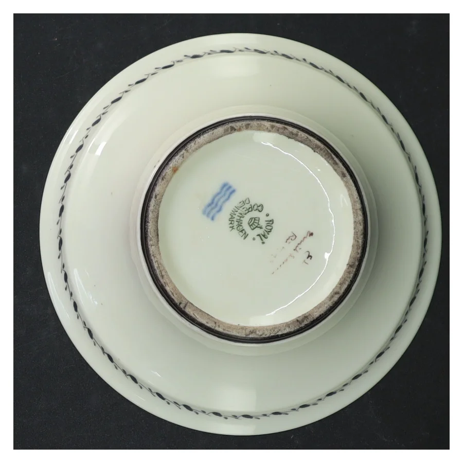 Keramikskål med blomstermotiv fra Royal Copenhagen