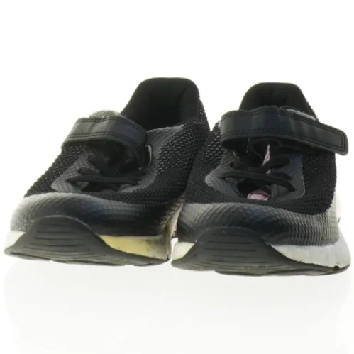 Sorte sneakers med lyserøde detaljer (str. 4)