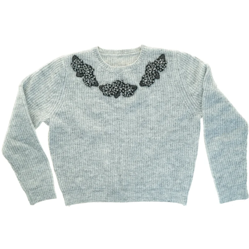 Grå striktrøje med blomsterbroderi (str. 45 x, 50 cm ærme 39 cm)