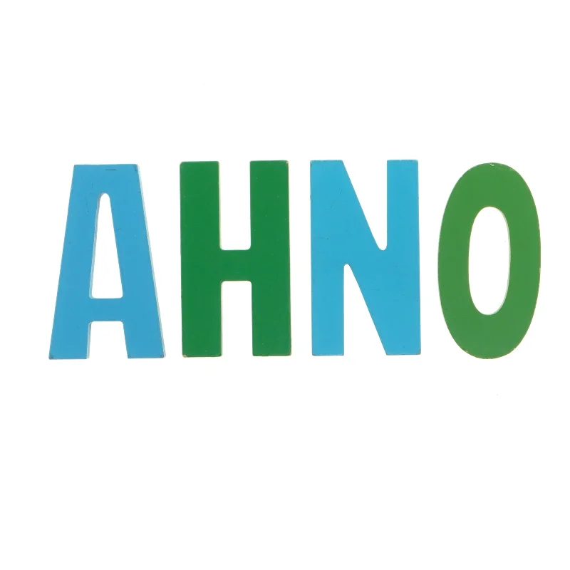 Træbogstaver NOAH (str. 10 x 5 komma 5 x en komma 5 cm)