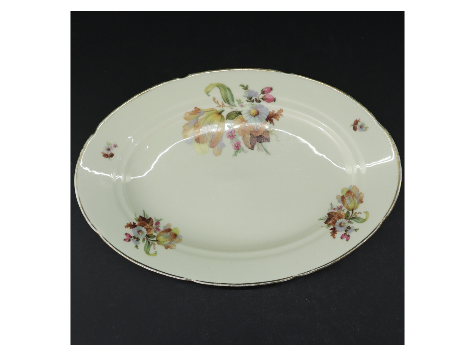 Porcelænsfad med blomstermønster (str. 32 cm)
