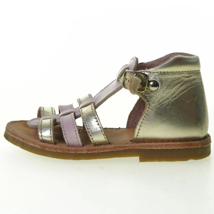 Sandaler fra Dpam (str. 25)