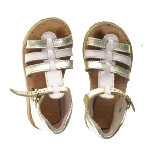 Sandaler fra Dpam (str. 25)