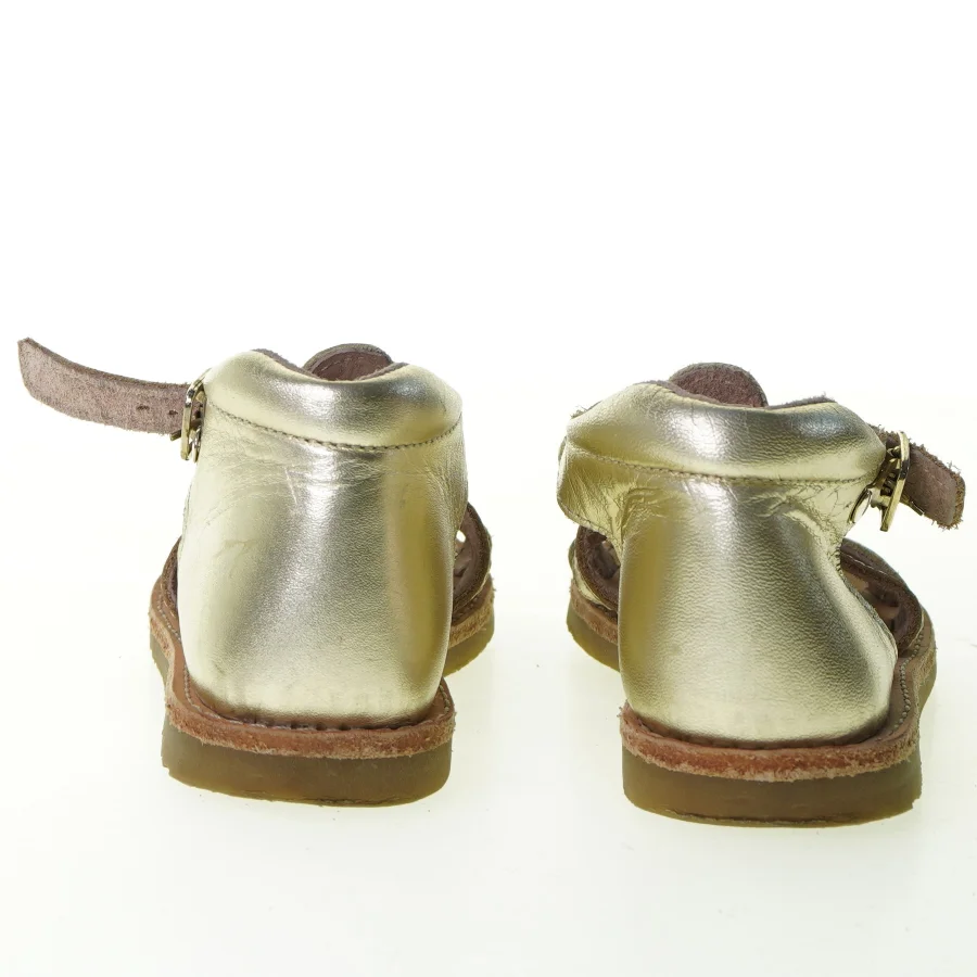 Sandaler fra Dpam (str. 25)