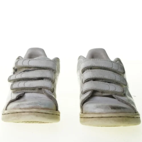 Sko fra Adidas (str. 18 cm)