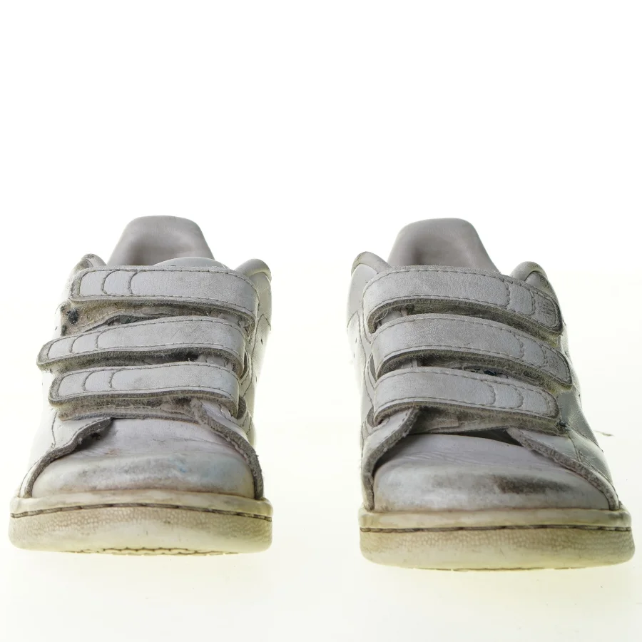Sko fra Adidas (str. 18 cm)