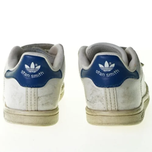 Sko fra Adidas (str. 18 cm)