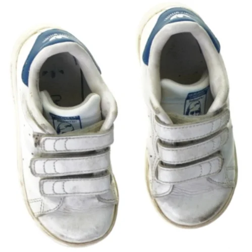 Sko fra Adidas (str. 18 cm)