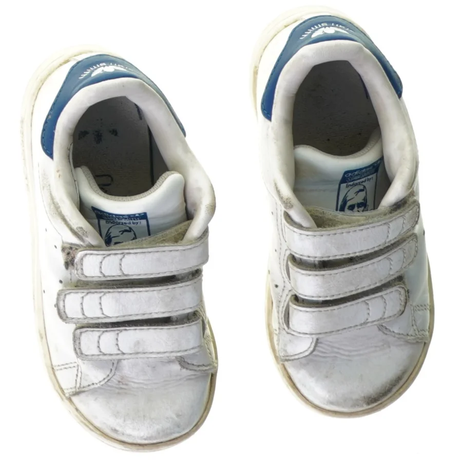 Sko fra Adidas (str. 18 cm)