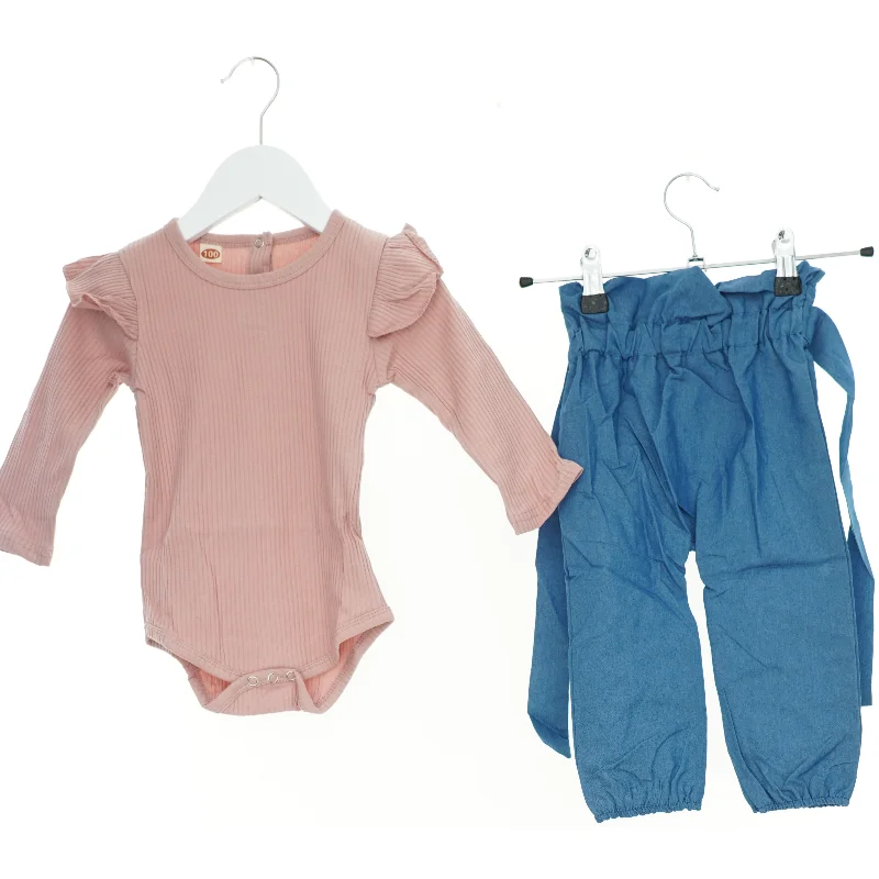 Sæt børnetøj (str. 98 cm)