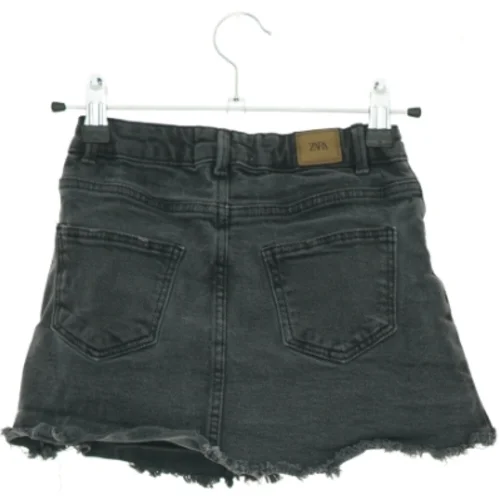 Nederdel fra Zara (str. 122 cm)