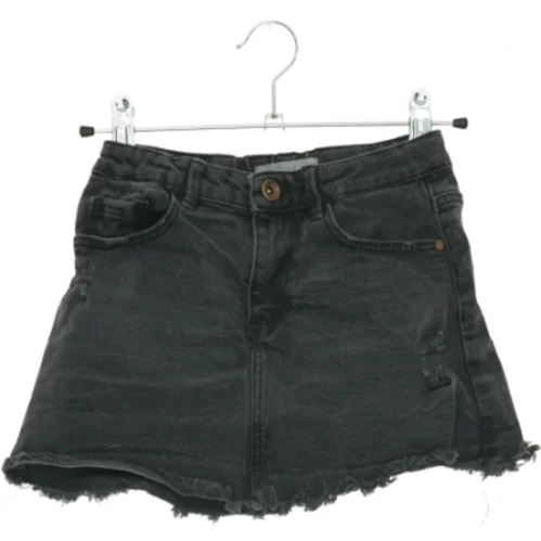 Nederdel fra Zara (str. 122 cm)
