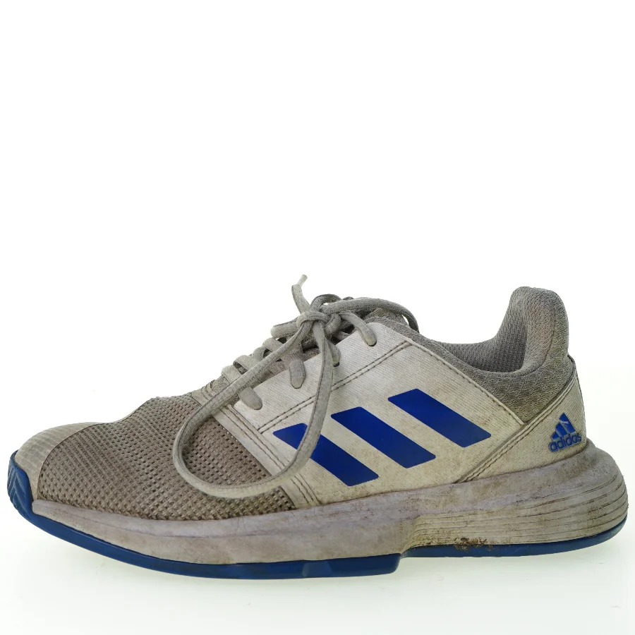 Sko fra Adidas (str. 25 cm)