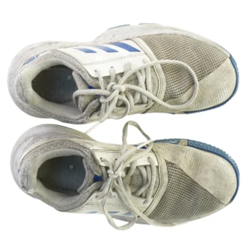 Sko fra Adidas (str. 25 cm)