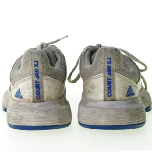 Sko fra Adidas (str. 25 cm)