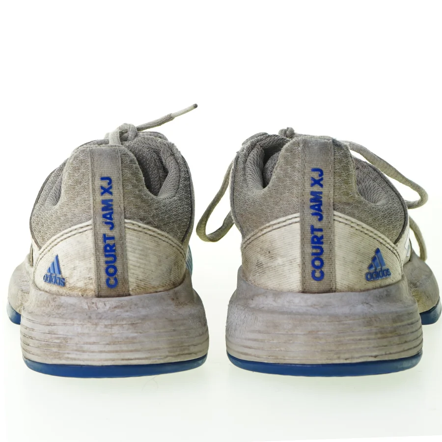 Sko fra Adidas (str. 25 cm)