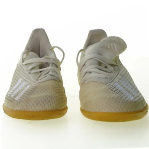 Sko fra Adidas (str. 20 cm)