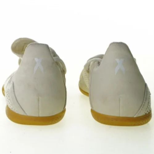 Sko fra Adidas (str. 20 cm)