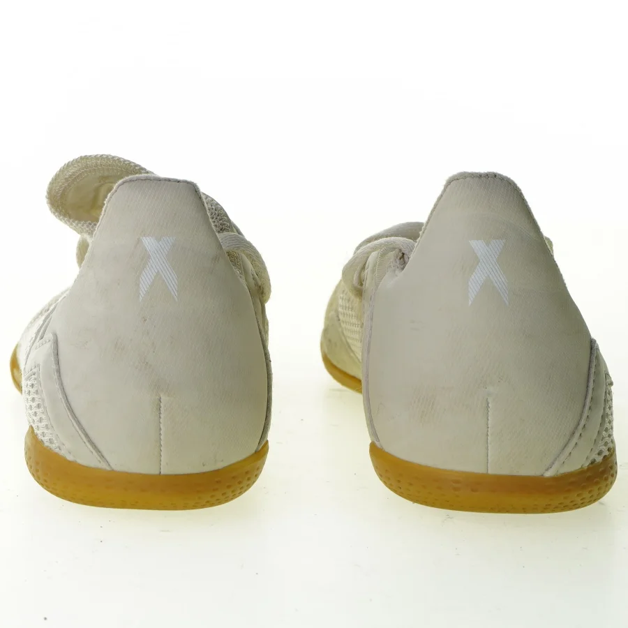 Sko fra Adidas (str. 20 cm)