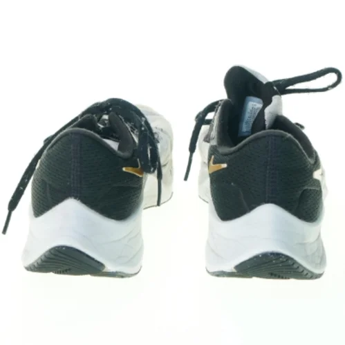 Løbesko fra Nike (str. 36)