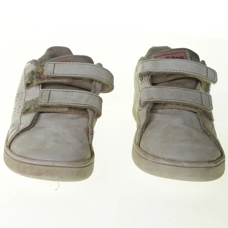 Sko fra Adidans (str. 17 cm)