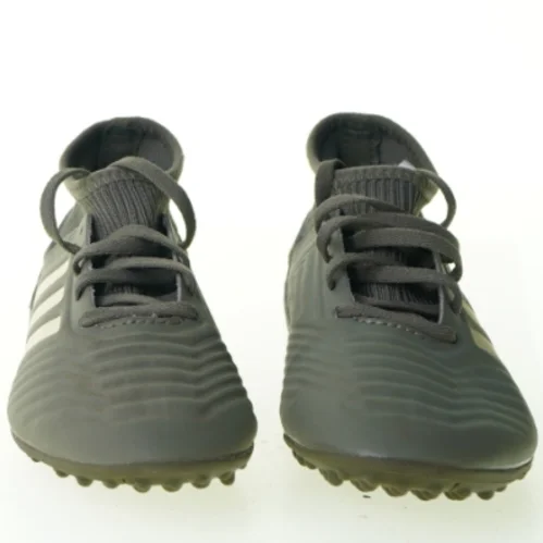 Sko fra Adidas (str. 23 cm)