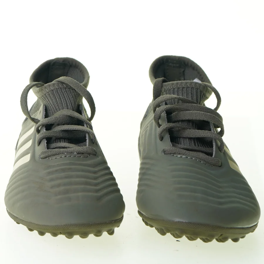 Sko fra Adidas (str. 23 cm)