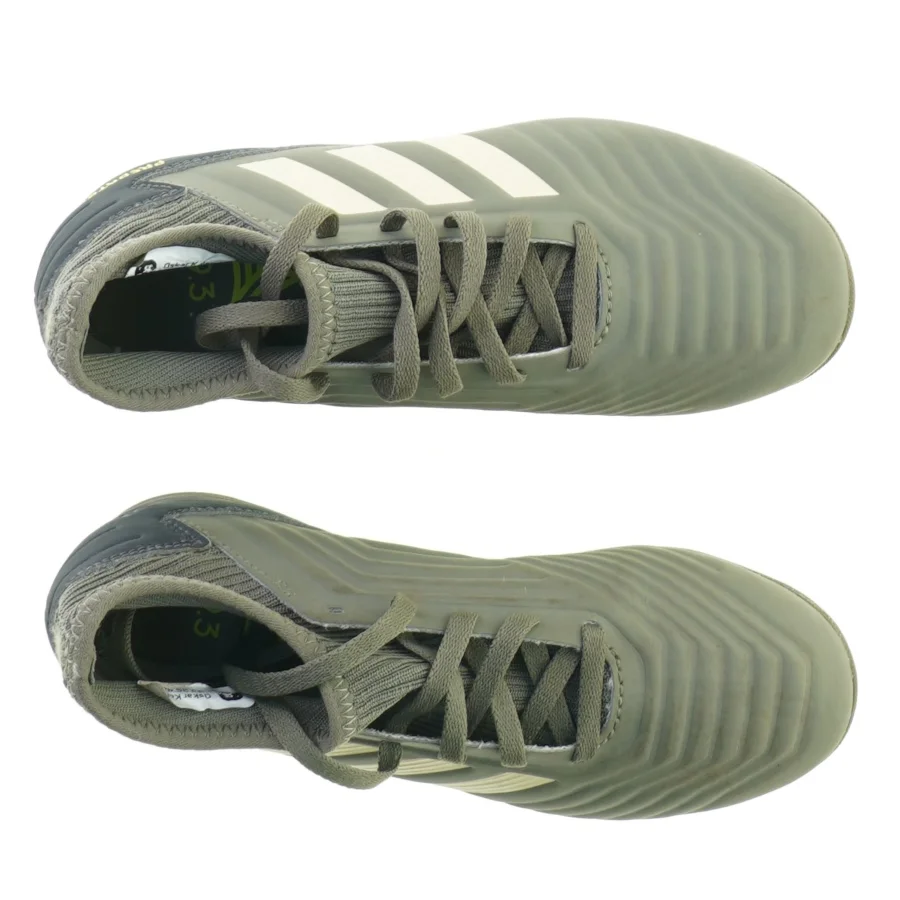 Sko fra Adidas (str. 23 cm)