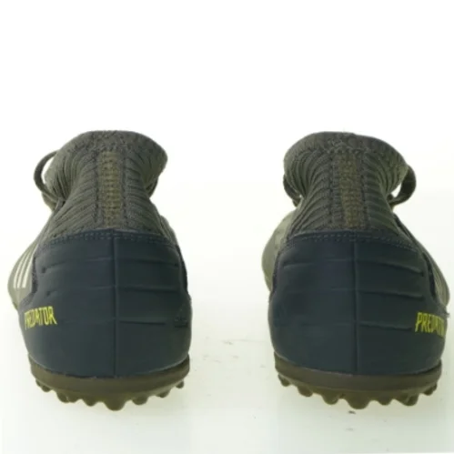 Sko fra Adidas (str. 23 cm)