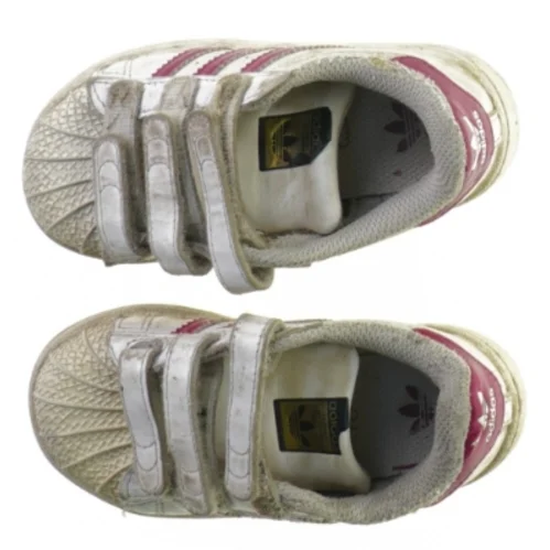 Sko fra Adidas (str. 17 cm)