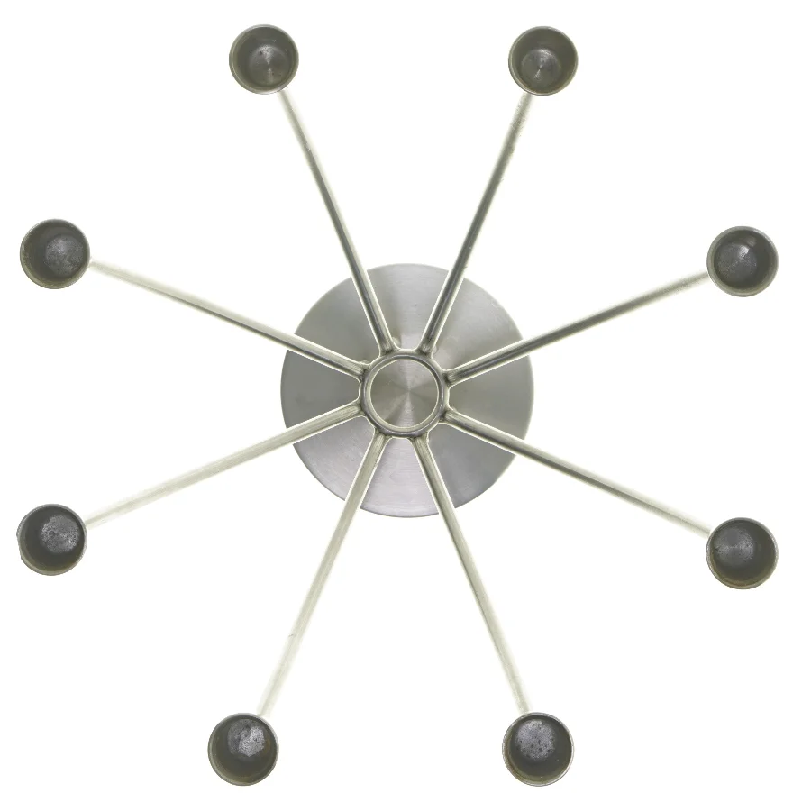 Moderne lysestage i metal (str. 34x35 cm)