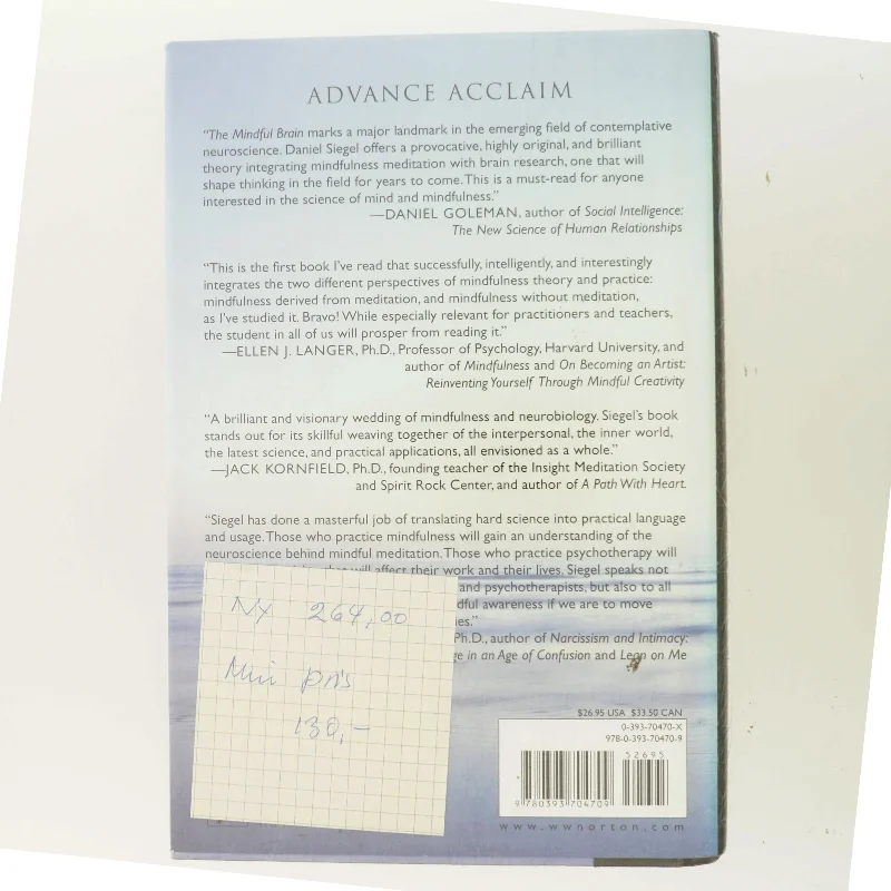The mindful brain : reflection and attunement in the cultivation of well-being af Daniel J. Siegel (Bog)