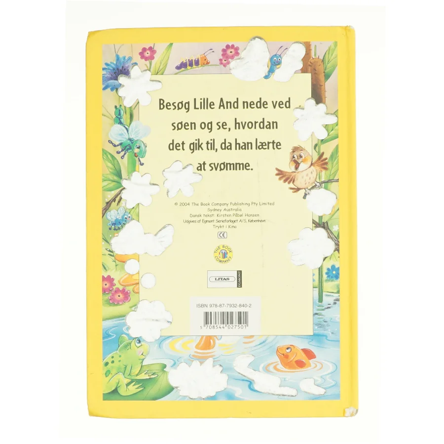 Lille And lærer at svømme