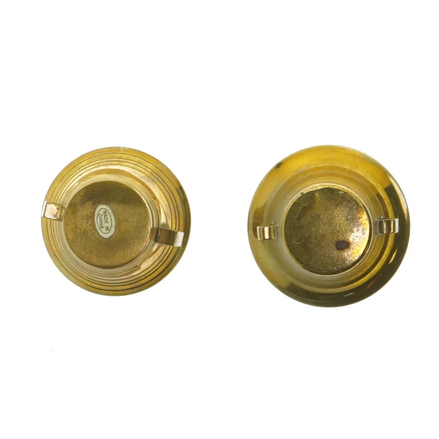 To messingbægre (str. Ø. 6,5 cm. længde. 6 cm)