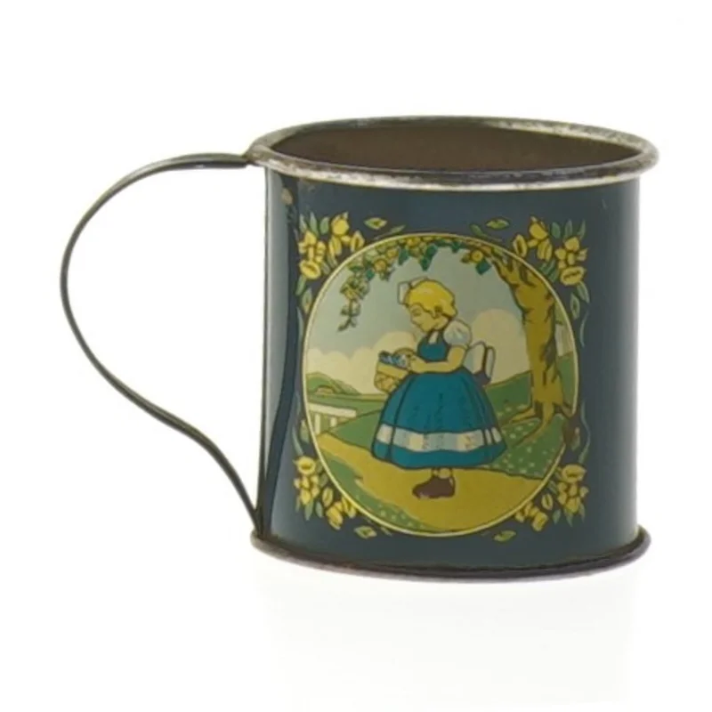 Samlermøntkrus med Irmapige motiv fra Irma (str. Ø. 4 cm. længde. 4 cm)