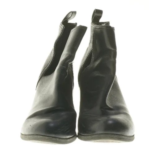 Sort ankelstøvler med hæl (str. fod 25 cm)