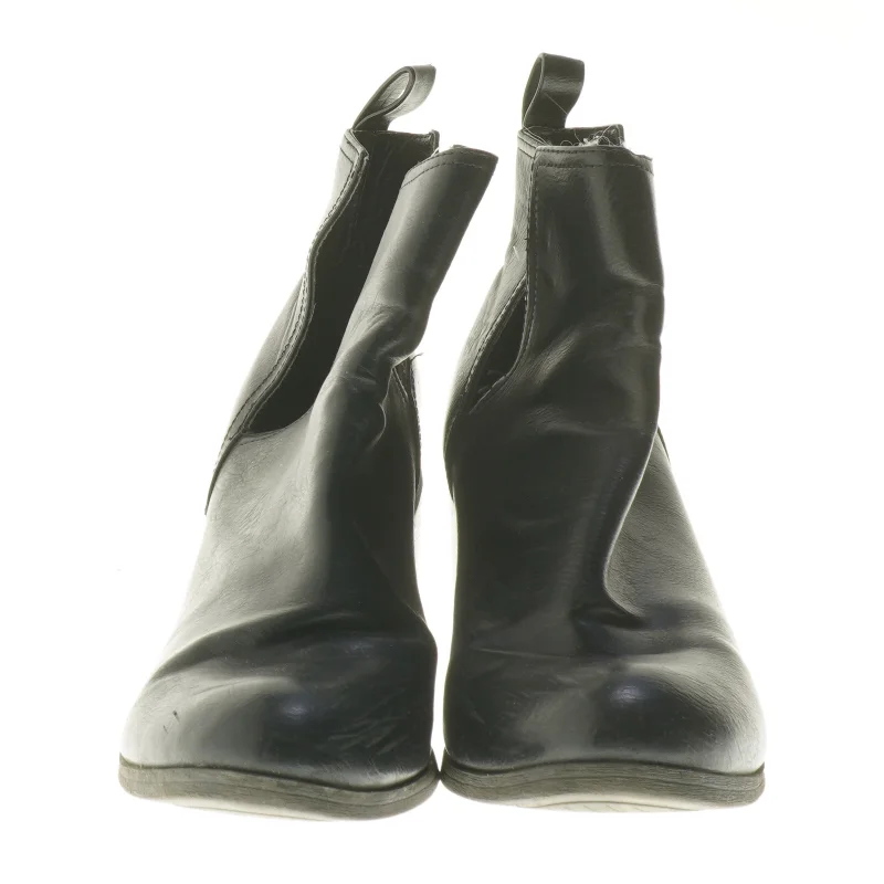 Sort ankelstøvler med hæl (str. fod 25 cm)