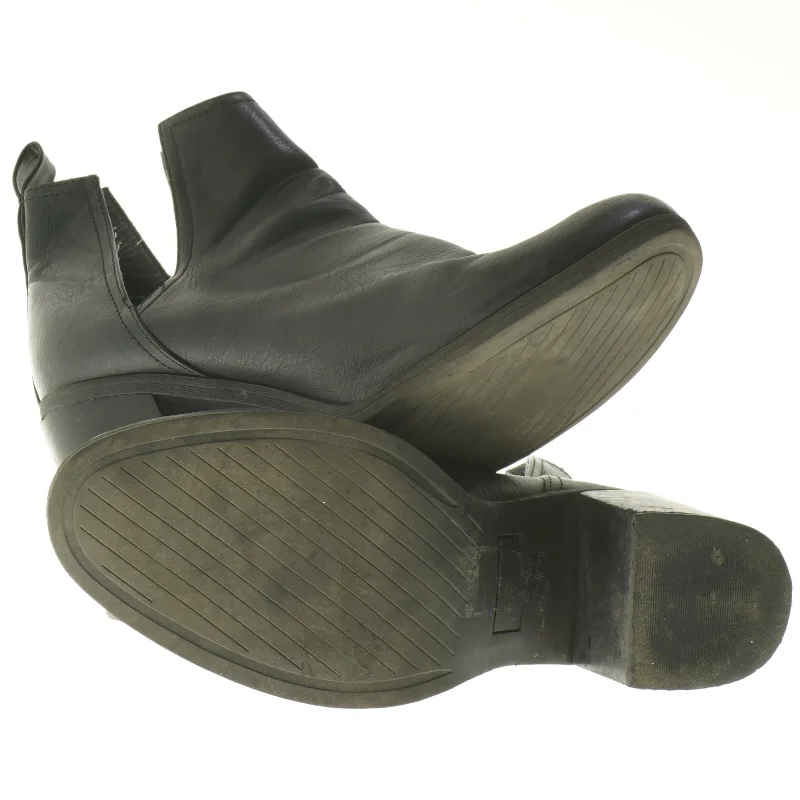 Sort ankelstøvler med hæl (str. fod 25 cm)